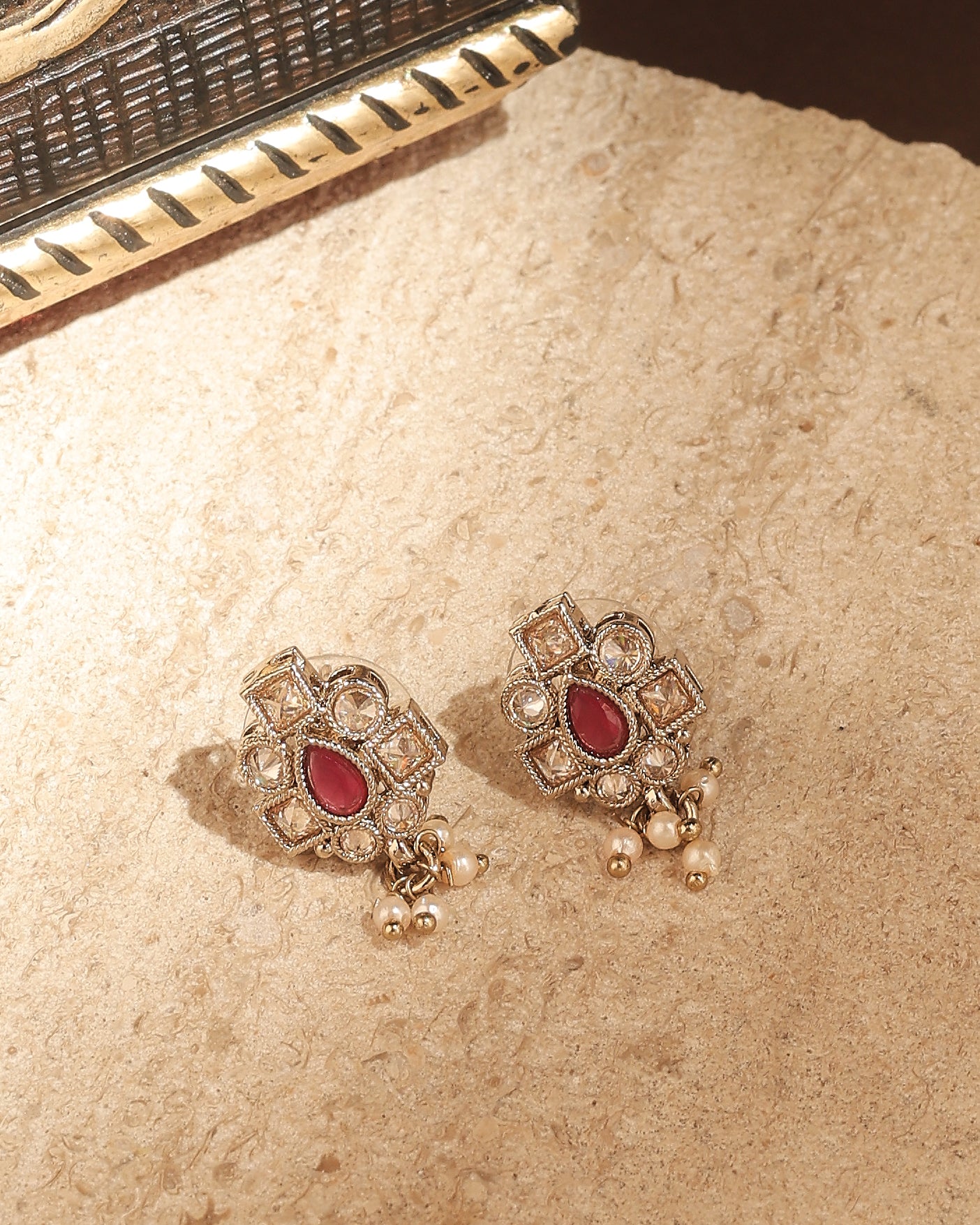 Pear Shape Pearl Guchha Uncut Kundan Antique Gold Plated Necklace Set With Maang Tikka - Red Necklace Set With Maang Tikka by Yashwanti London